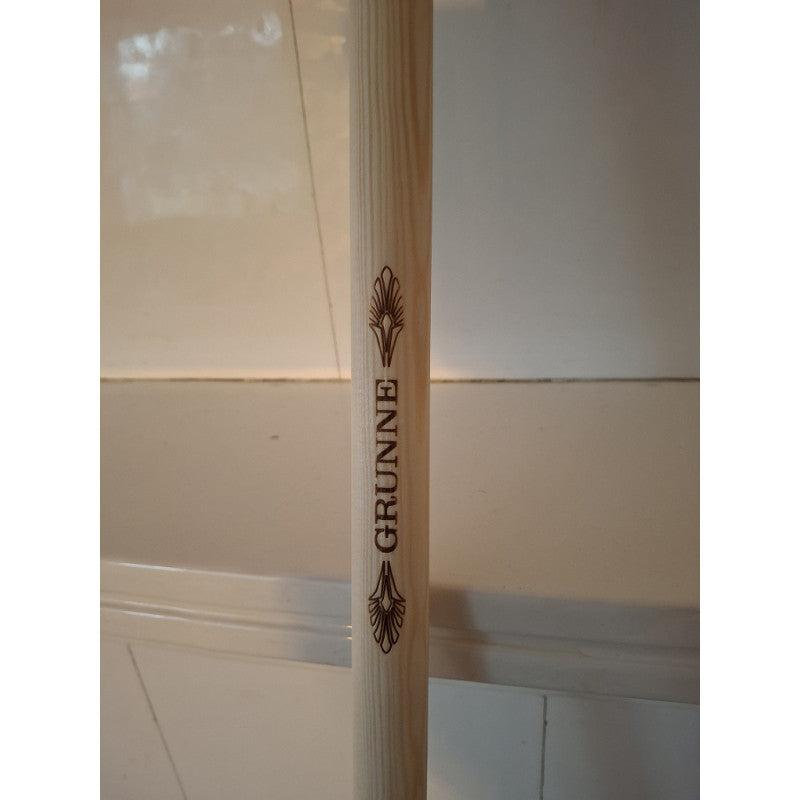 Skurlevang 30 cm i bok med träskaft 150 cm, hård borst